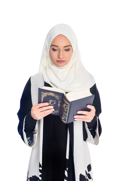 Чтение Корана — стоковое фото