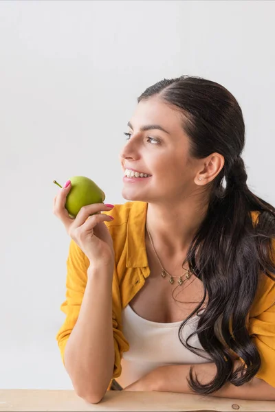 Женщина с свежее яблоко — стоковое фото