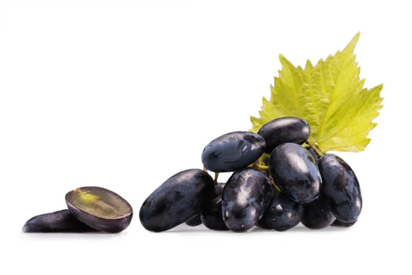 Кластер из свежего винограда — стоковое фото