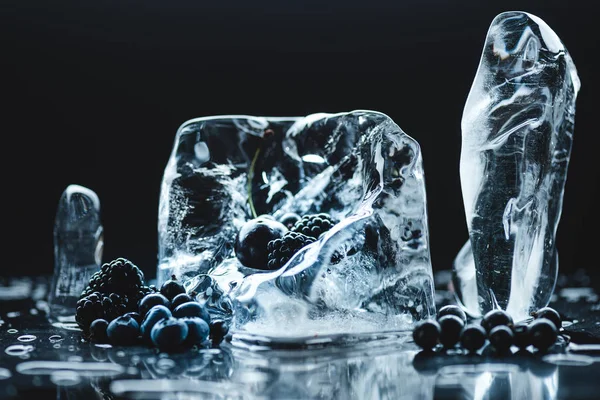 Фрукты замороженные в кубики льда Лицензионные Стоковые Изображения