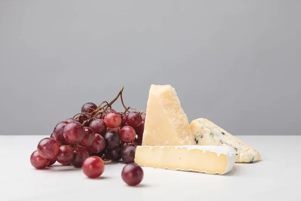 Close View Brie Cheddar Blue Cheese Grapes Gray — стоковое фото