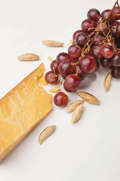 Closeup Shot Parmesan Cheese Almond Grapes White — стоковое фото