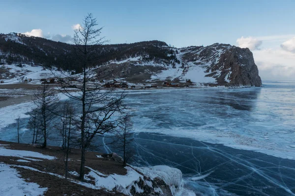 Замороженные Зимнее Озеро Живописные Горы Озеро Байкал Россия — стоковое фото