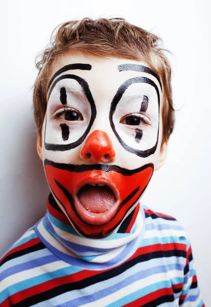 Маленький милый мальчик с facepaint как клоун, пантомимы выражение — стоковое фото