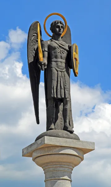 Статуя Архангела Михаила — стоковое фото