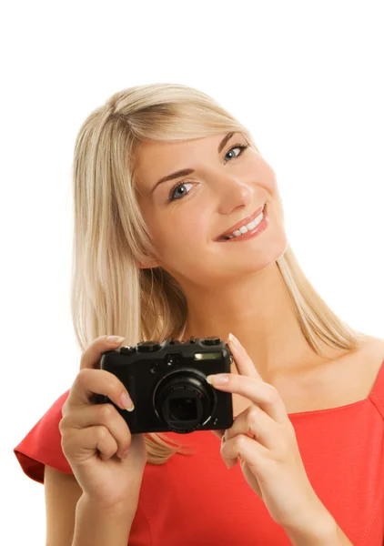 Красивая женщина с цифровой камерой — стоковое фото