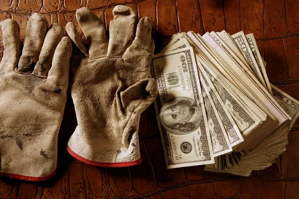 Очистка черные деньги доллар метафора — стоковое фото