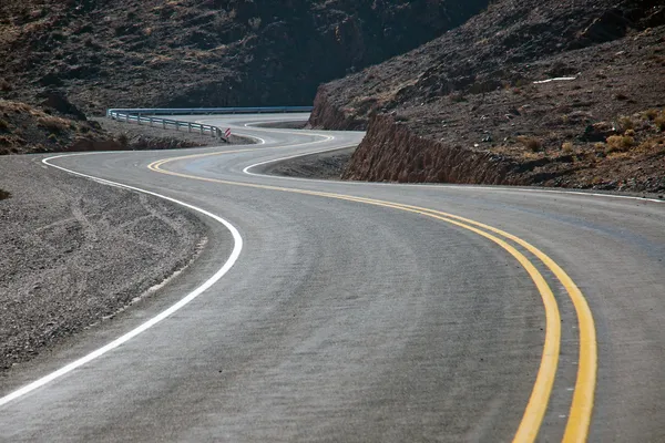Извилистая дорога в северной Аргентины — стоковое фото